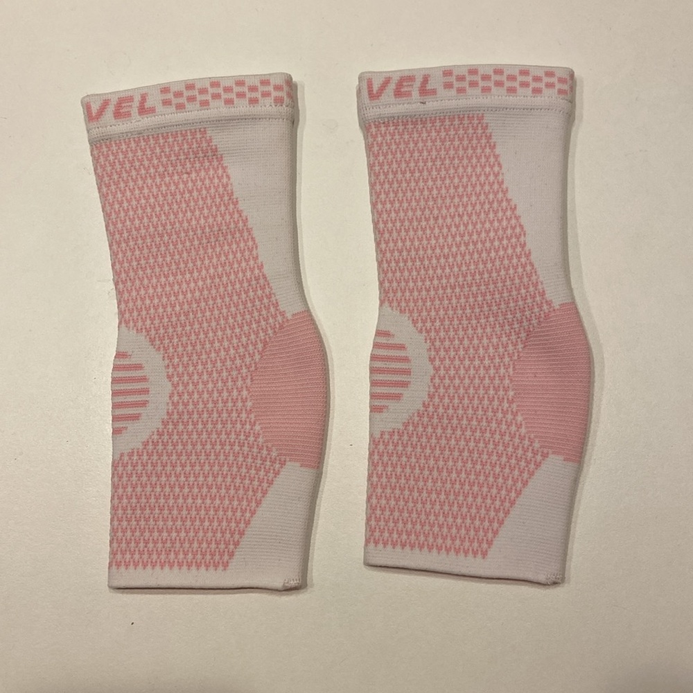 Modvel Foot & Ankle Brace compression sleeves - Picture 4 of 5